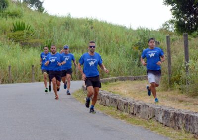 grupo de corredores no desafio vn trainer