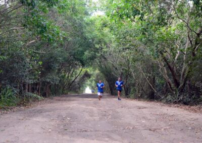 dois corredores homens no desafio vn trainer